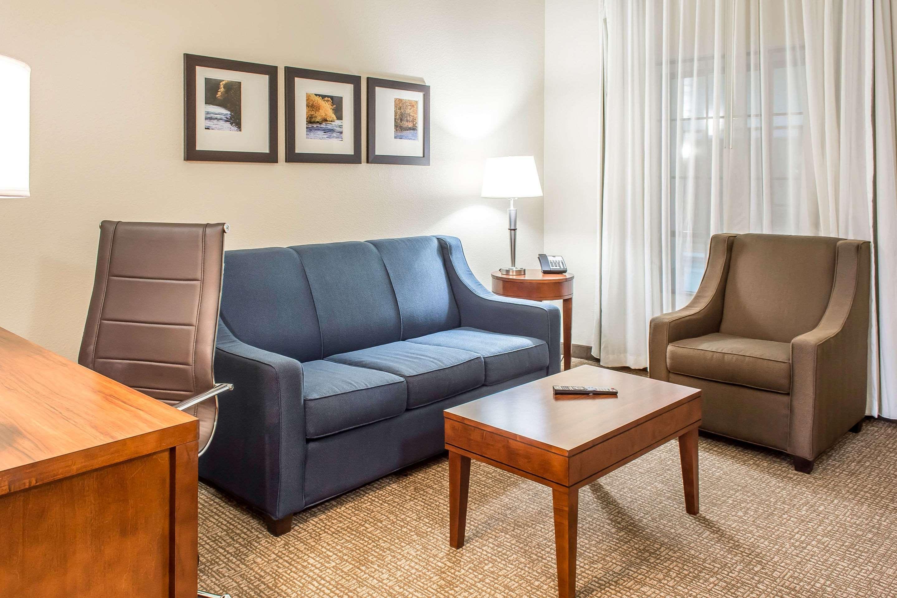 Comfort Suites Near Potomac Mills Woodbridge Exteriör bild