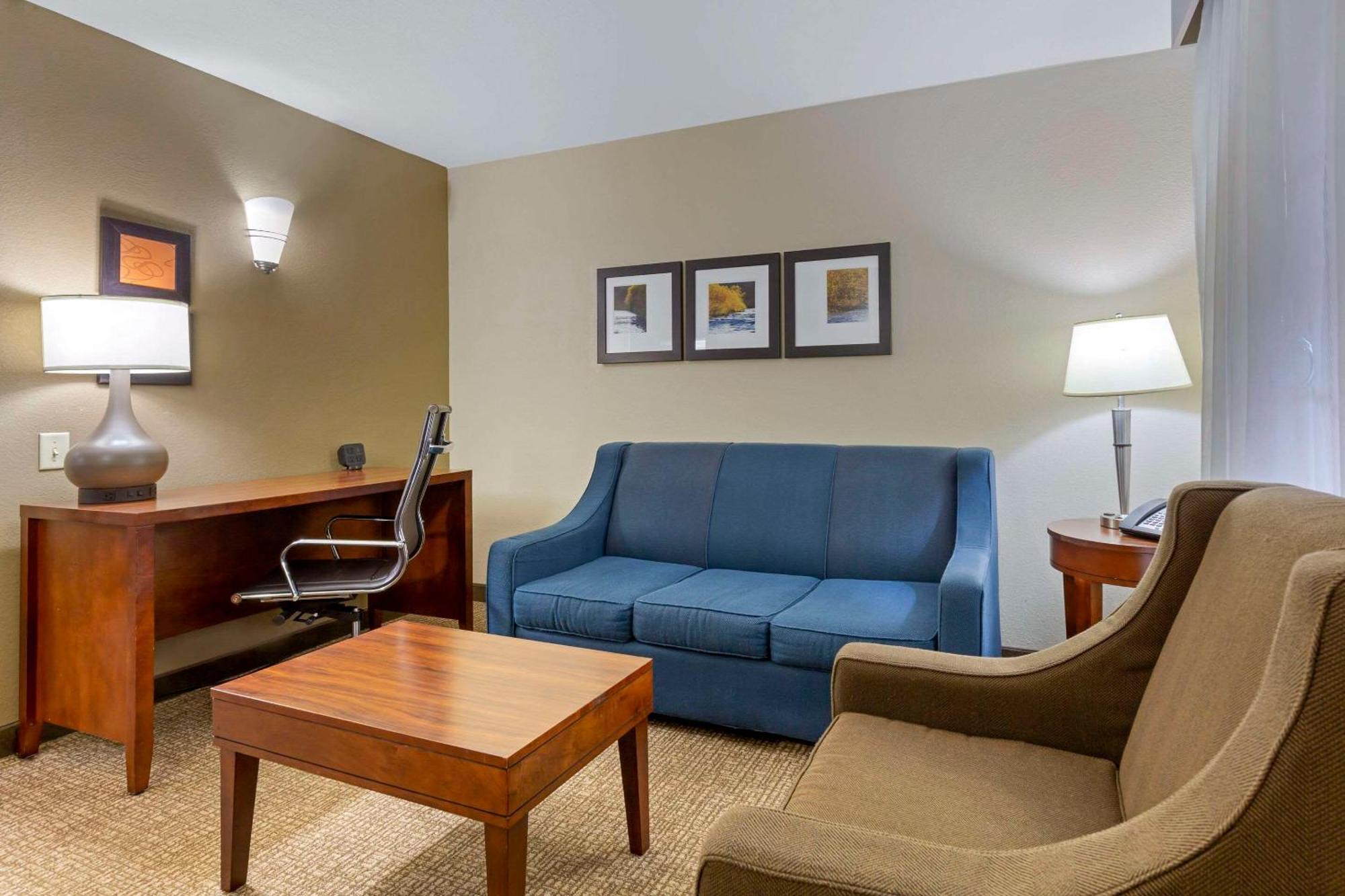 Comfort Suites Near Potomac Mills Woodbridge Exteriör bild