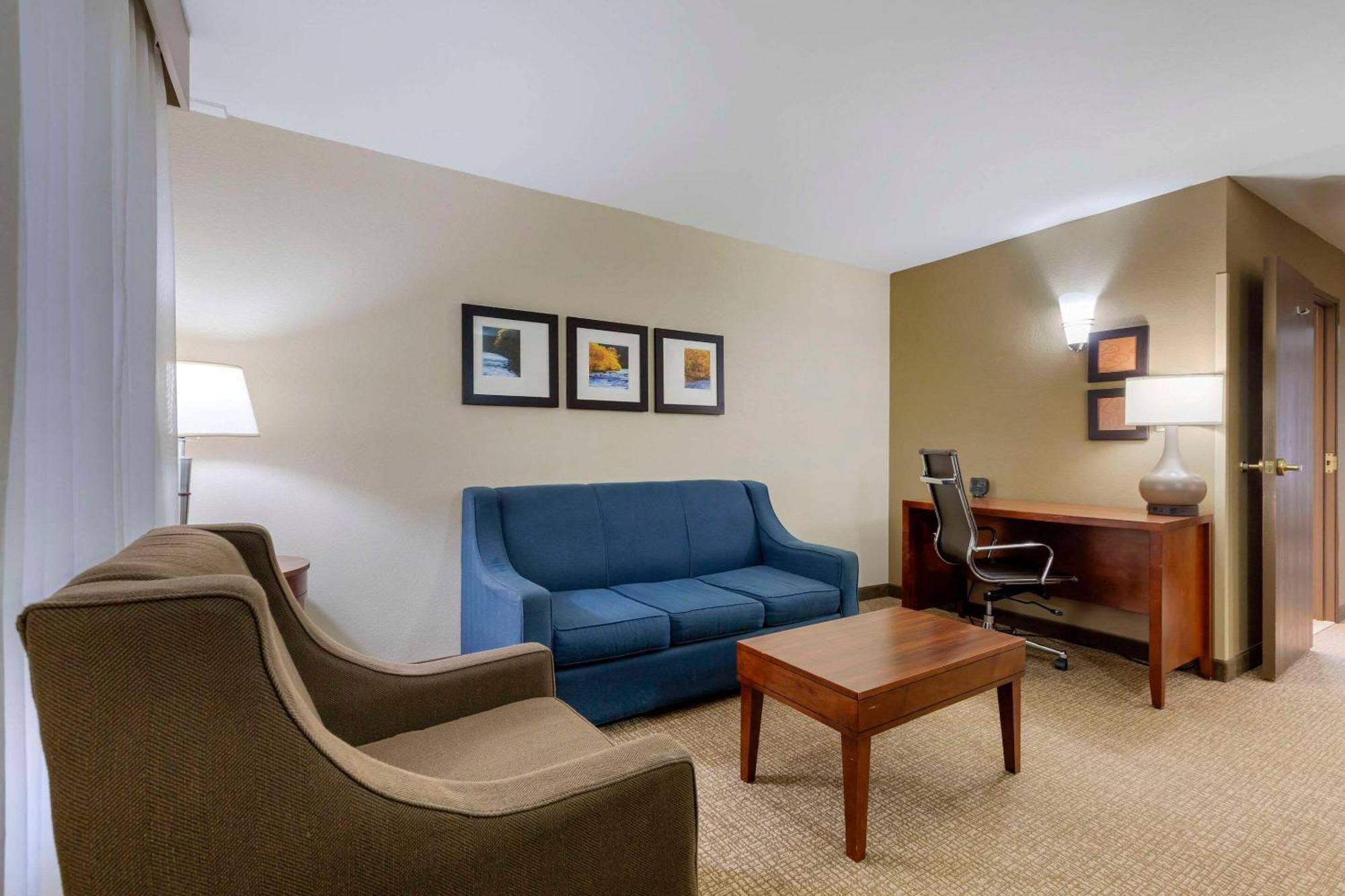Comfort Suites Near Potomac Mills Woodbridge Exteriör bild