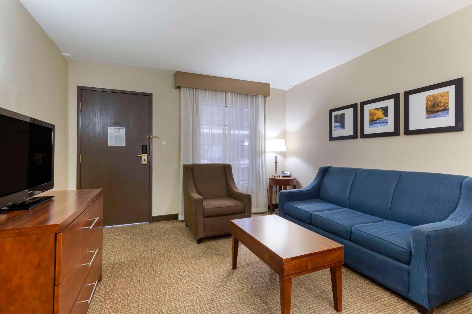 Comfort Suites Near Potomac Mills Woodbridge Exteriör bild