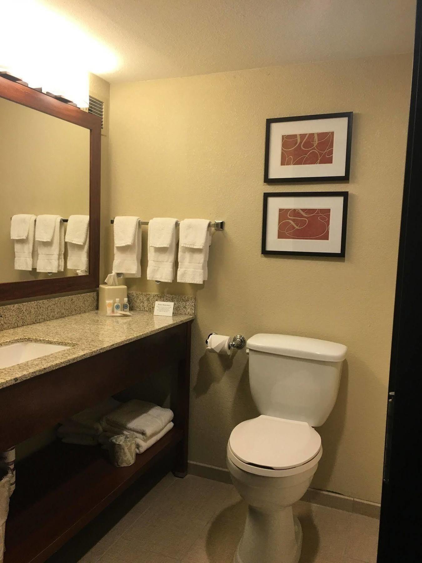 Comfort Suites Near Potomac Mills Woodbridge Exteriör bild
